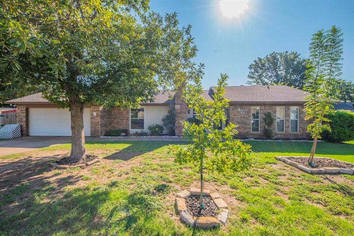 901 Cottonwood Trail  Benbrook TX 76126 photo