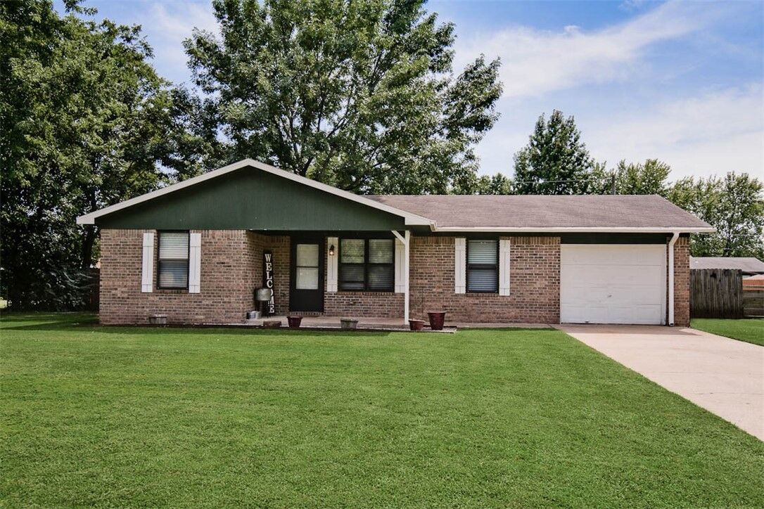 Property Photo: 115 E Pheasant Drive AR 72730