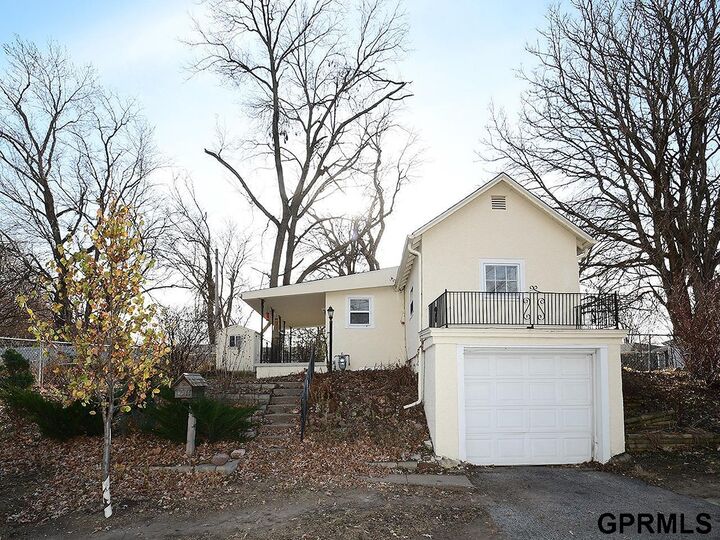 Property Photo: 4311 Oak Street NE 68105