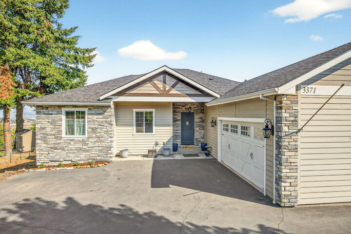 Property Photo:  3371 Annapolis Drive  OR 97504 