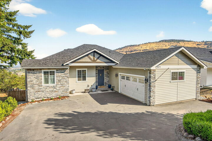 Property Photo: 3371 Annapolis Drive OR 97504