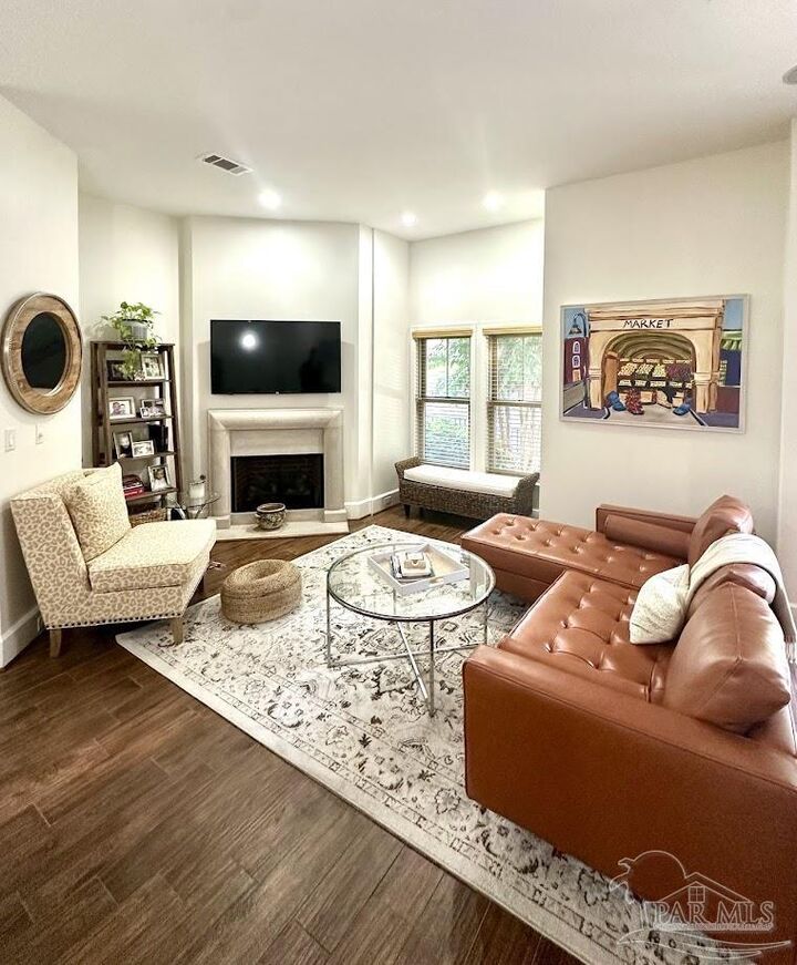 Property Photo:  525 N Spring St 6  FL 32501 