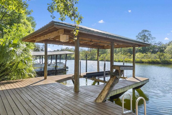 Property Photo: 5261 Bayou Dr FL 32583