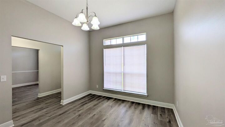 Property Photo: 2604 Youngwood Ln FL 32533