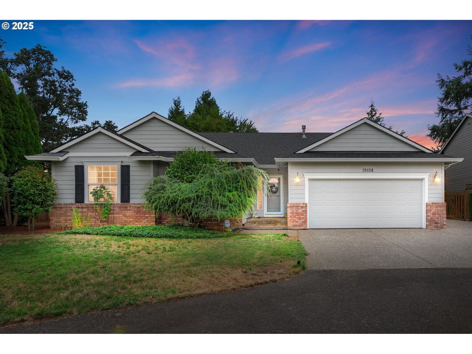 Property Photo:  19108 Sunrise Way  OR 97045 