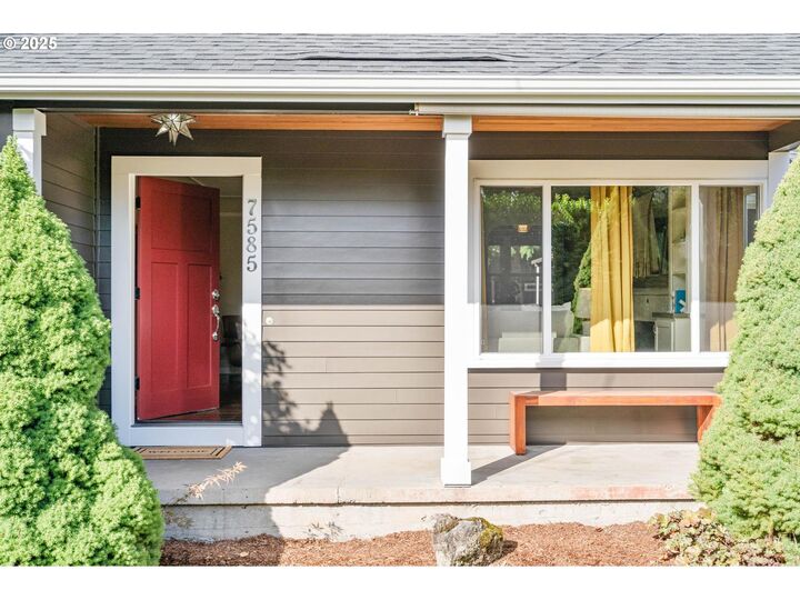 Property Photo:  7585 SW 71st Ave  OR 97223 