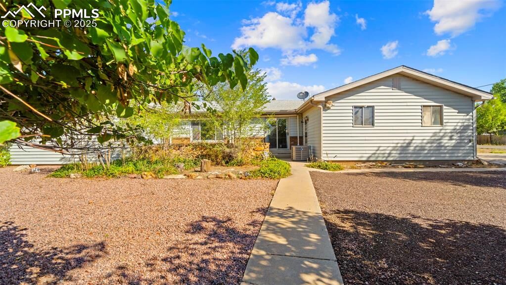 Property Photo:  2049 South Street  CO 81212 