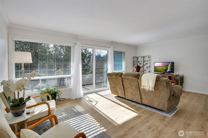 Property Photo:  550  Elm Way 408  WA 98020 