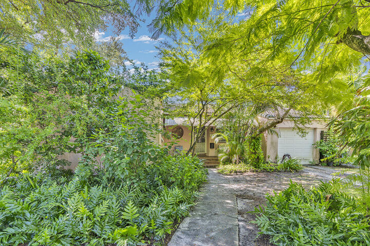 Property Photo: 898 NE 91st Terrace FL 33138