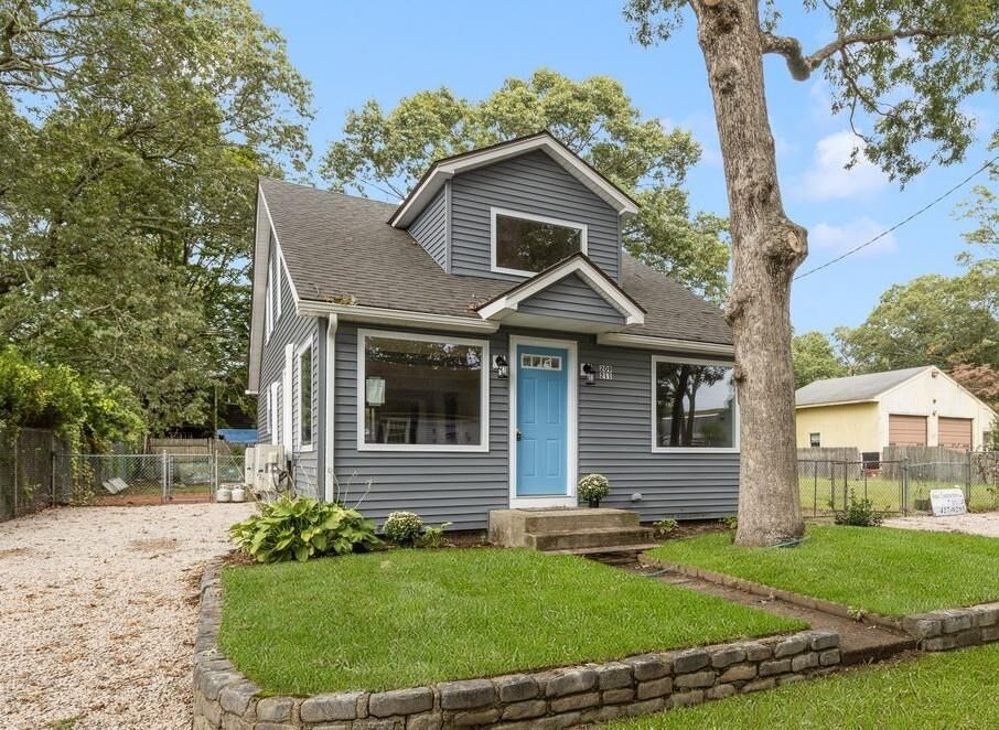 Property Photo:  211 Wood Street  RI 02889 