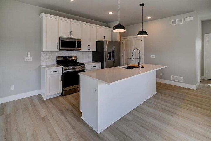 Property Photo: 1520 Palm Grass Way WI 53589