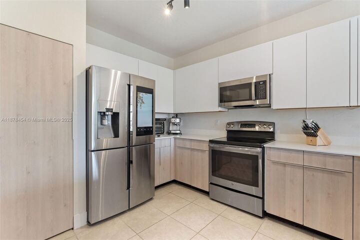 Property Photo:  10600 NW 88th St 212  FL 33178 