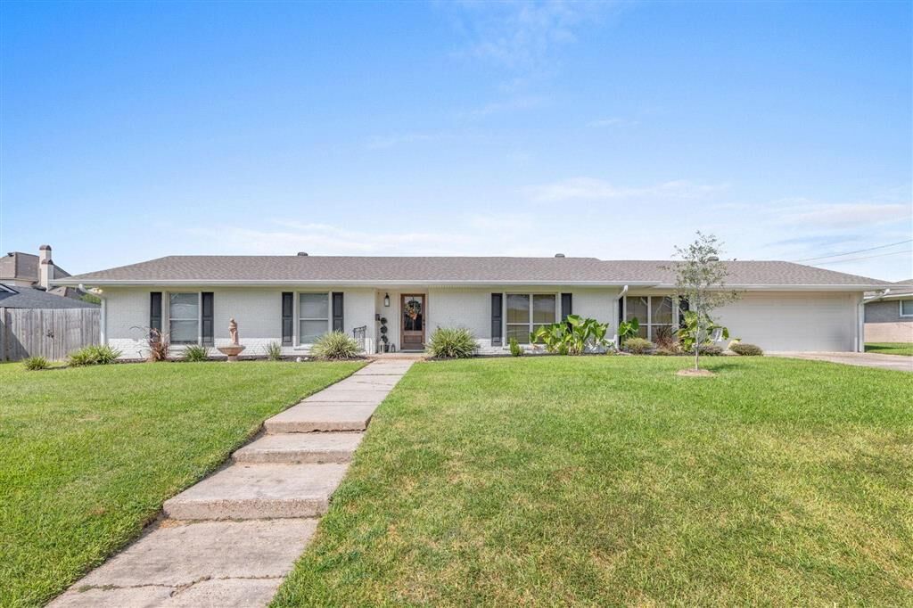 Property Photo:  816 Garden Lane  LA 70605 