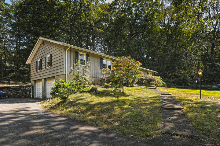 Property Photo:  965 Red Fox Road  CT 06477 