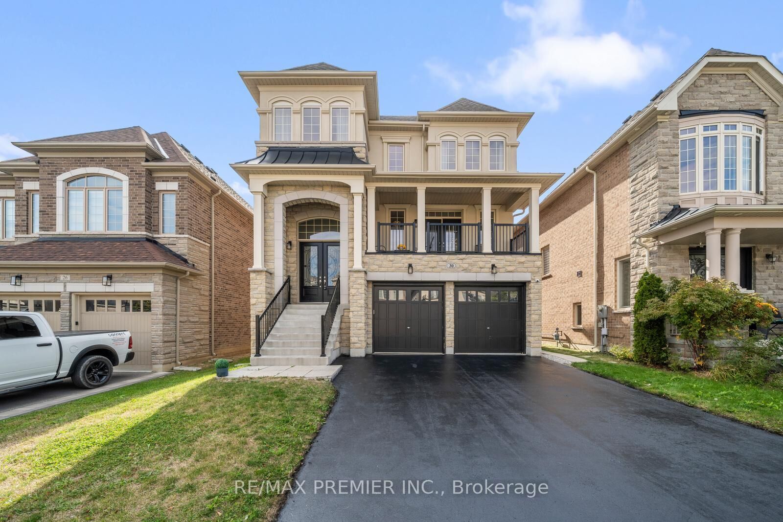 Photo de la propriété:  30 Bannockburn Drive  ON L4H 4P8 