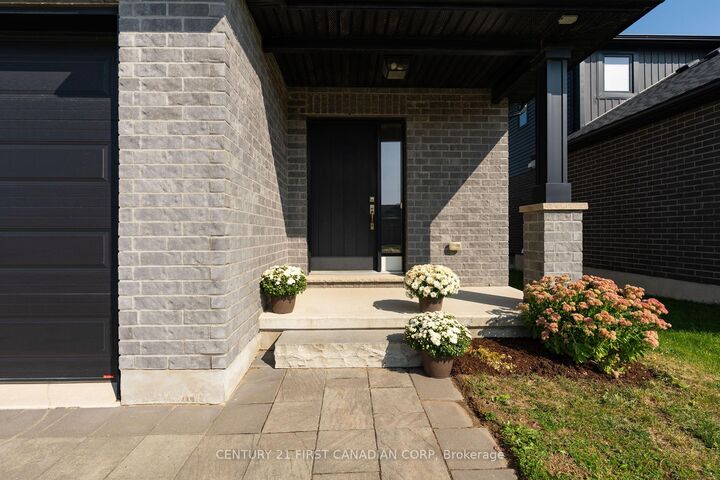 Photo de la propriété:  146 Gilmour Drive  ON N0M 2J0 