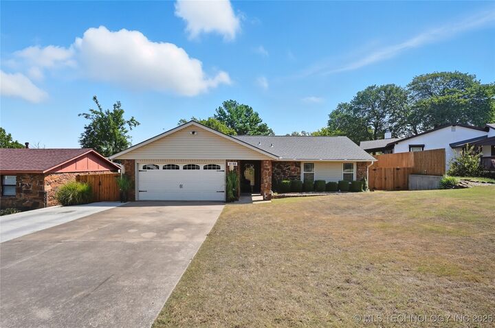 Property Photo:  1503 Briarwood Lane  OK 74437 