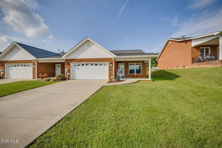Property Photo: 214 Planters Row 214 TN 37745