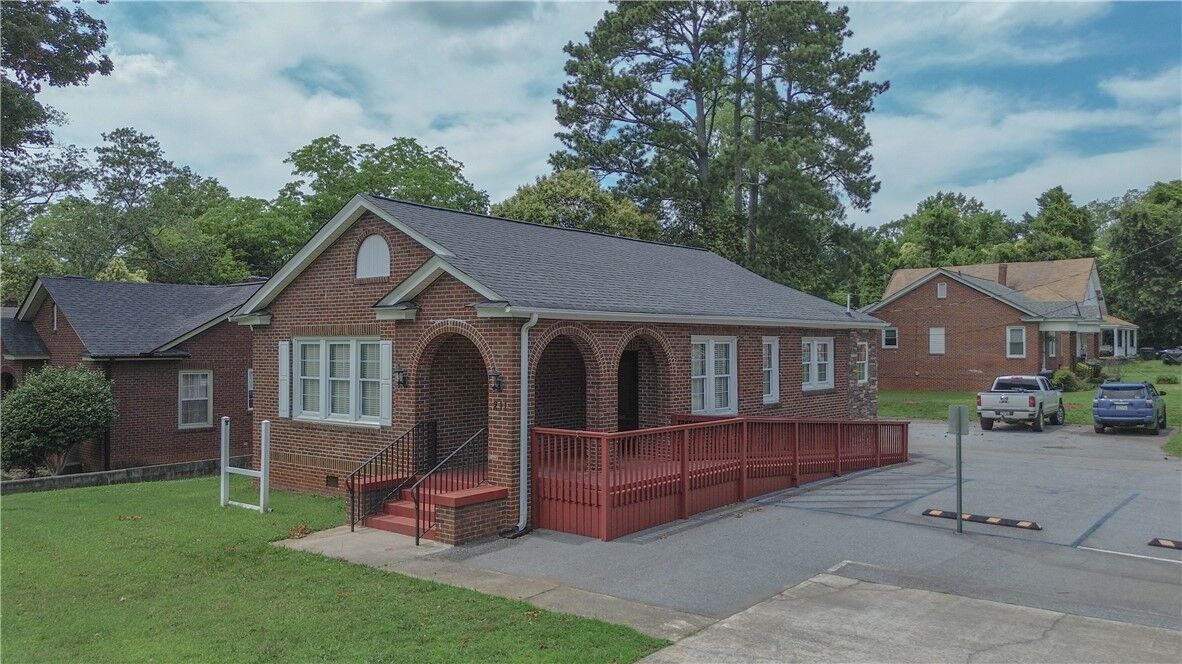 Property Photo:  211 Cater Street  SC 29621 
