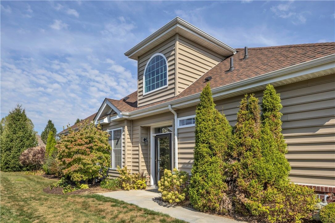 Property Photo:  334 Patriot Ln  PA 15042 