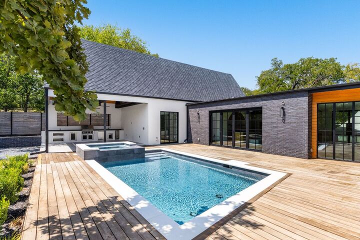 Property Photo:  2905 Oak Park Drive  TX 78704 