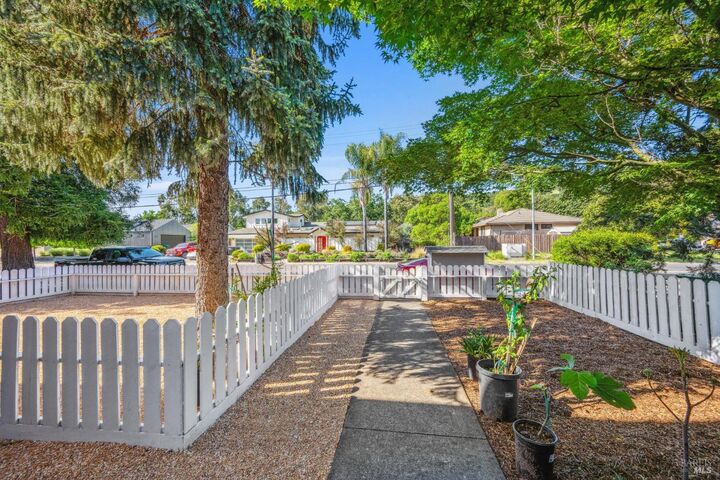 Property Photo:  593 Verano Avenue  CA 95476 