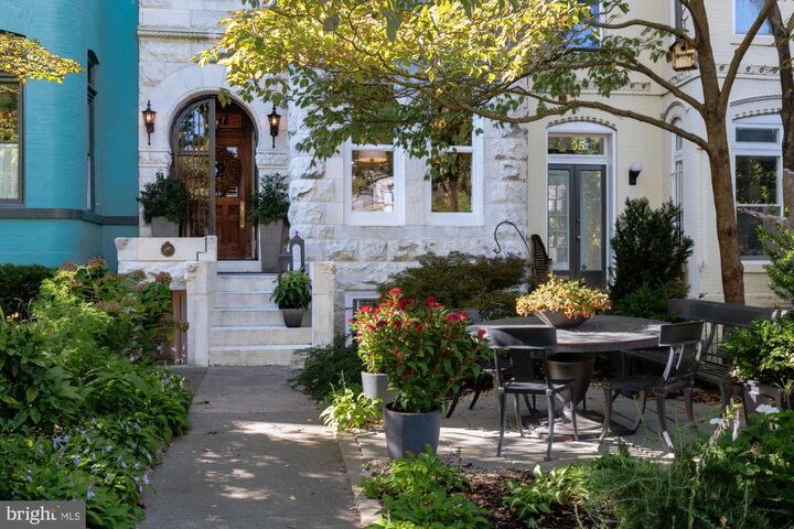Property Photo:  907 East Capitol Street SE  DC 20003 