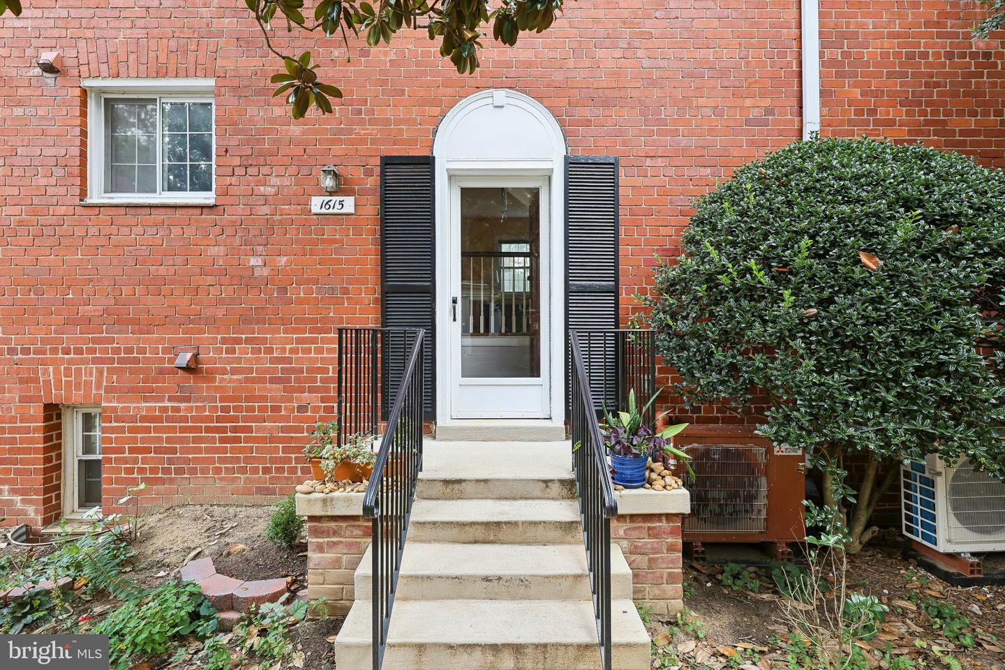 Property Photo:  1615 Mount Eagle Place  VA 22302 