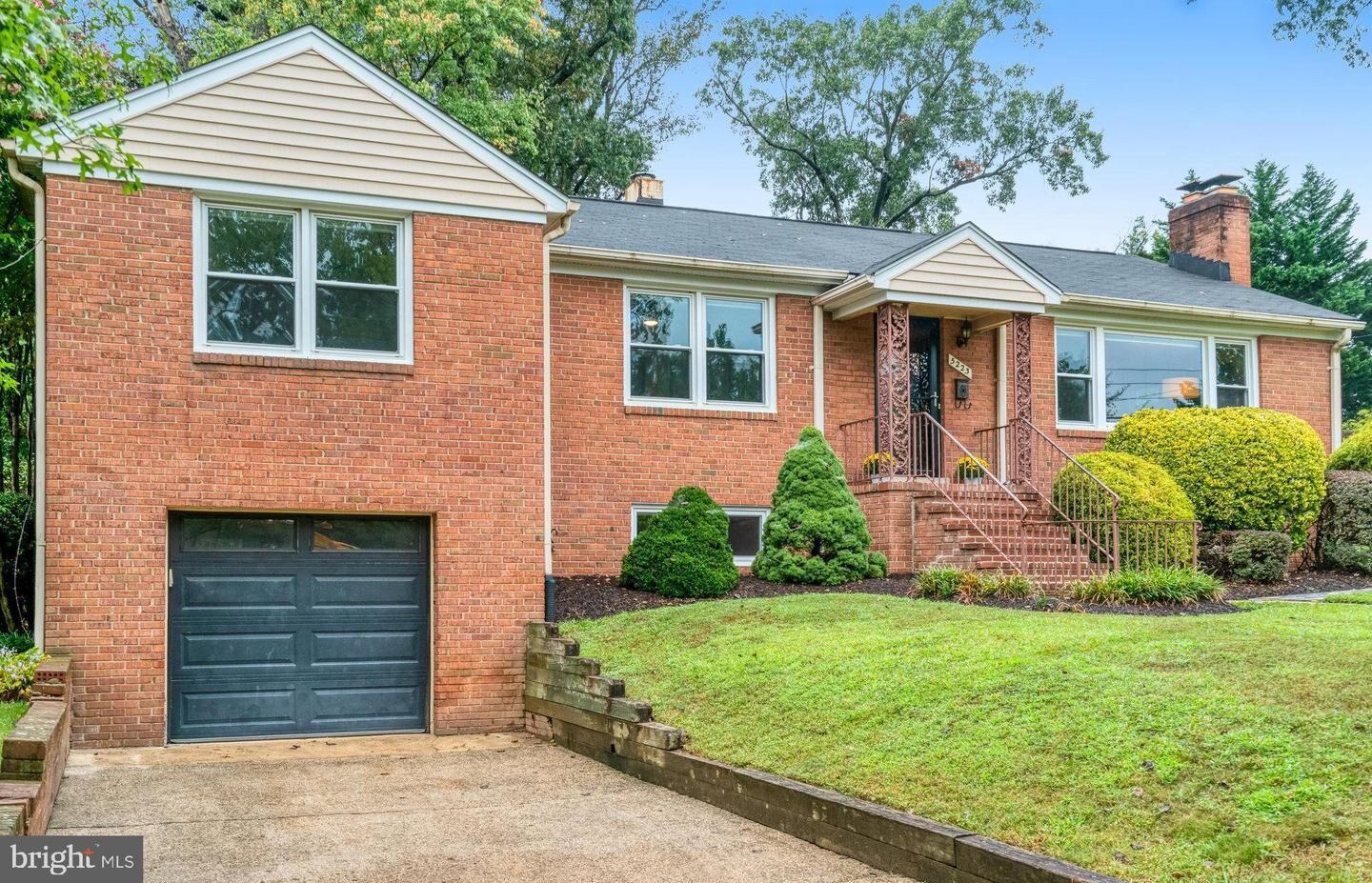 Property Photo: 5223 Yorktown Boulevard VA 22207