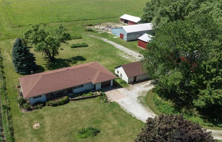 Property Photo: 5589 22nd Avenue Trail IA 52349