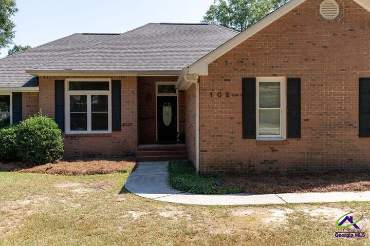Property Photo:  102 Wilton Circle  GA 31069 