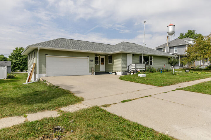 Property Photo: 305 N Pearl Street IA 50278