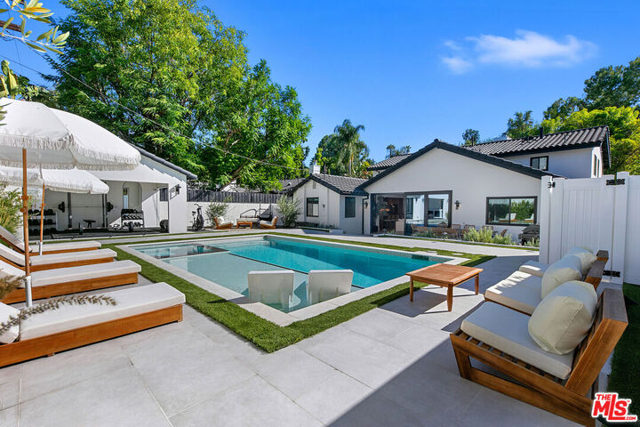 22269 Avenue San Luis  Woodland Hills CA 91364 photo