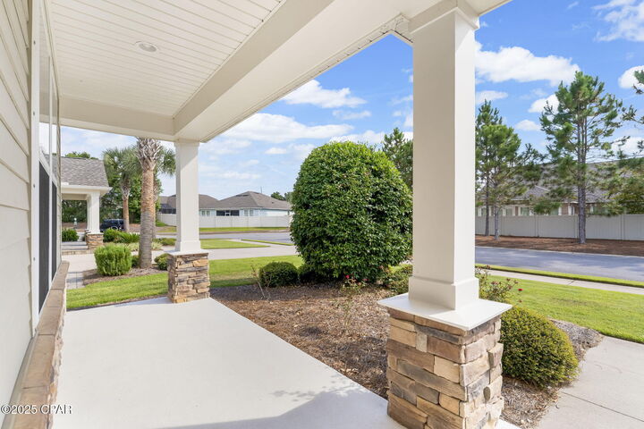 Property Photo:  220 Laurel Oak Lane  FL 32413 