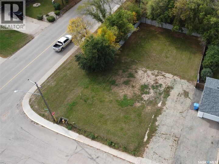 Property Photo:  1011 Hillcrest Drive  SK S4A 1Y6 