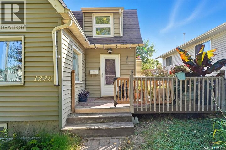 Property Photo: 1236 H Avenue N SK S7L 2E2