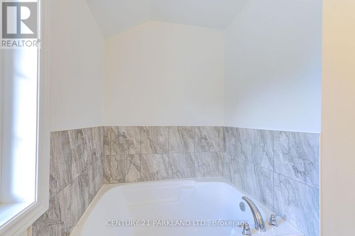 Property Photo: 1741 Fairport Road Potl #7 ON L1V 1S9