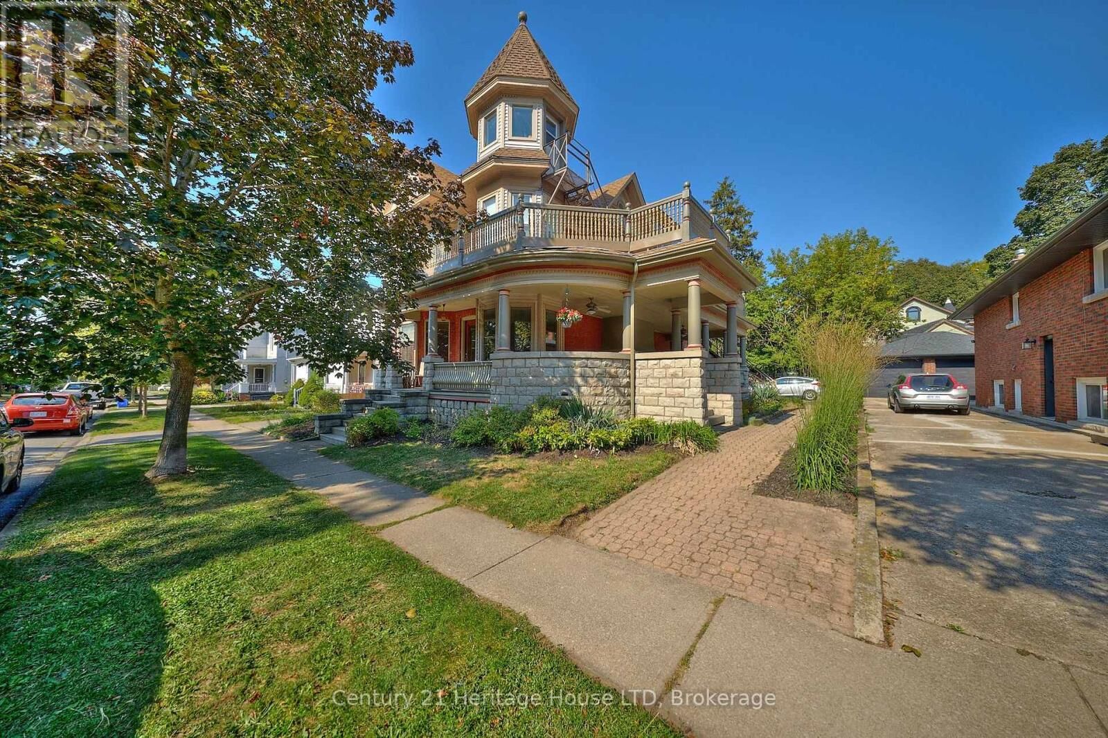 Property Photo:  8 Montebello Place  ON L2R 6B6 