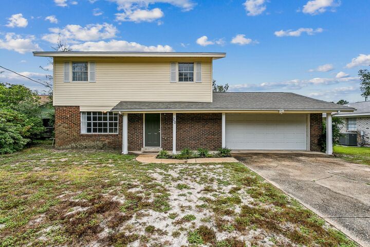 Property Photo:  20 E Casa Loma Drive  FL 32569 