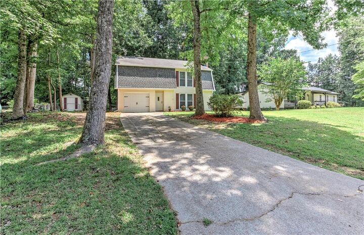 Property Photo: 2408 Red Fox Run NW GA 30101
