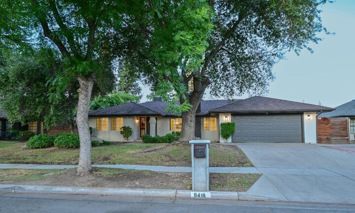 Property Photo:  8418 N Del Mar Avenue  CA 93711