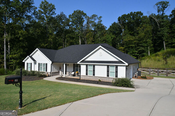 Property Photo: 951 Oconee Lane GA 30529