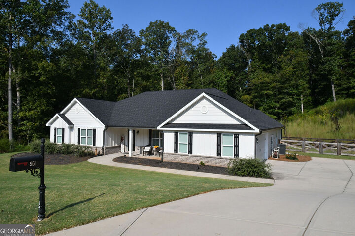 Property Photo: 951 Oconee Lane GA 30529