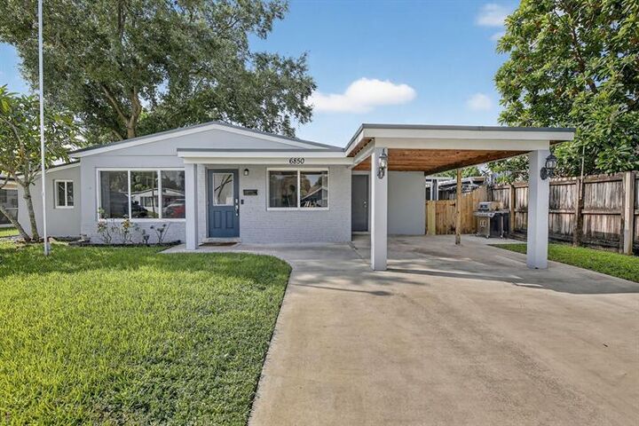 Property Photo:  6850 Atlanta St  FL 33024 