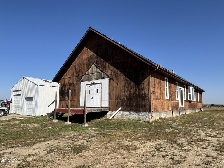 Property Photo: 600 12th Avenue NE ND 58523