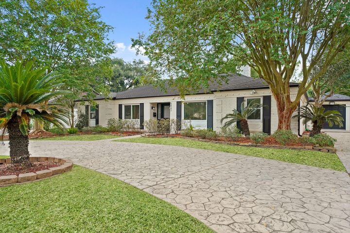Property Photo: 5447 Beechnut Street TX 77096