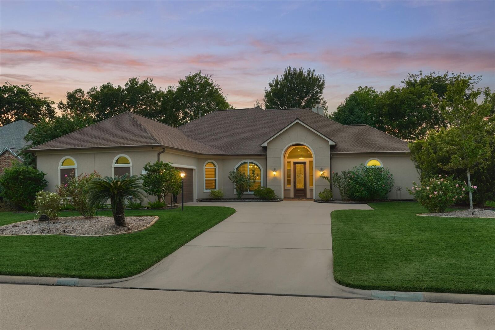 Property Photo:  126 Hillsborough Drive W  TX 77356 