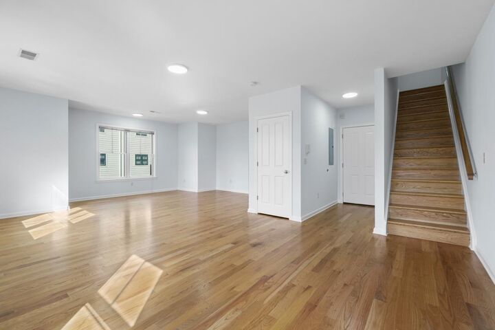 Property Photo:  437-2 Whiton St 2  NJ 07304 