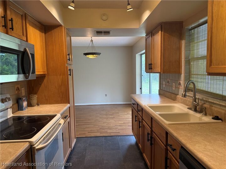 Property Photo: 239 Baltimore Way FL 33852