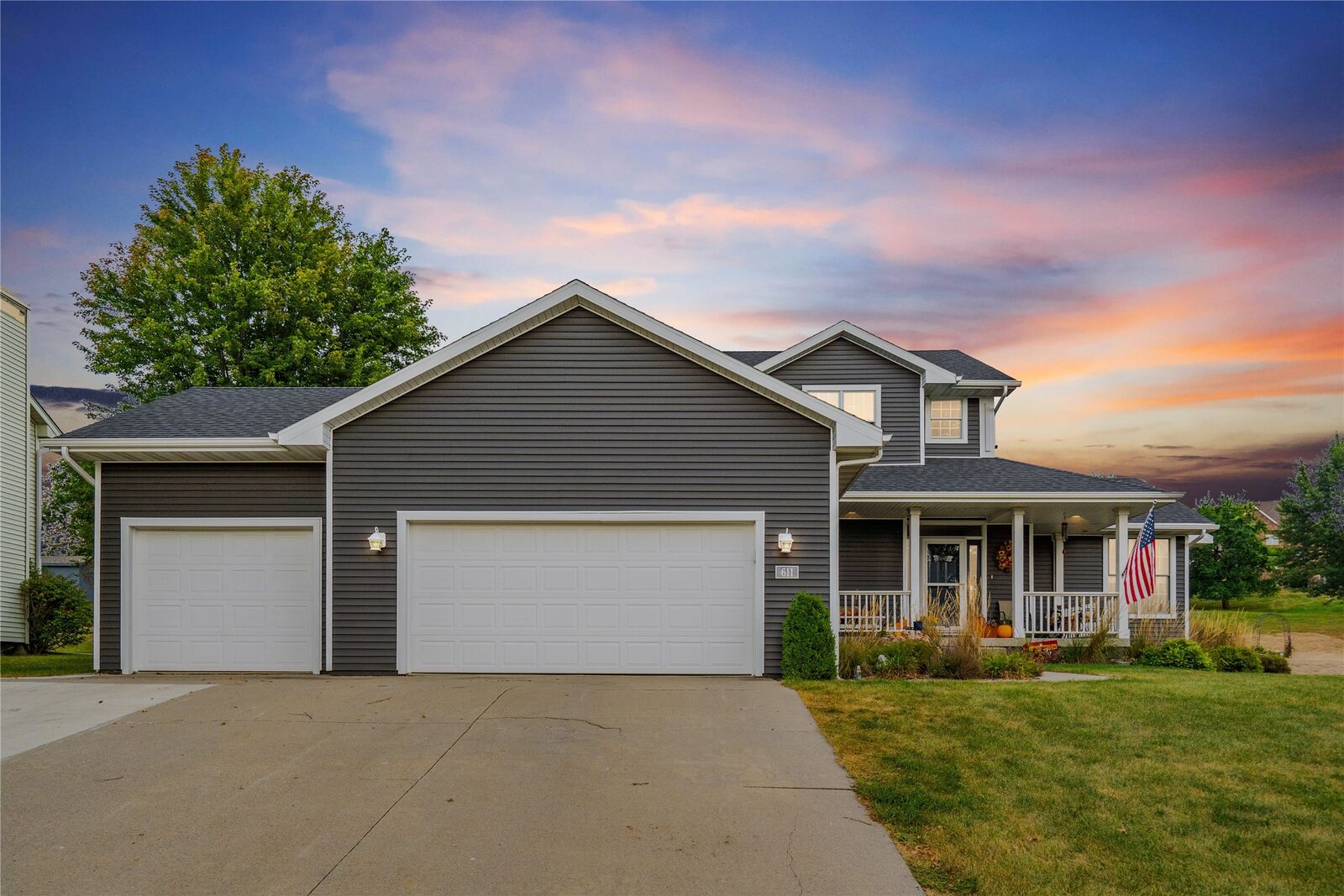 Property Photo: 611 W Scenic Valley Drive IA 50215